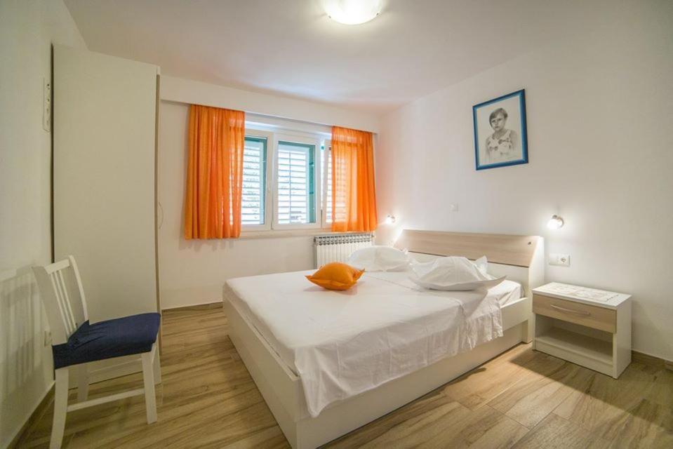 Apartmani Stipan Brela Bagian luar foto