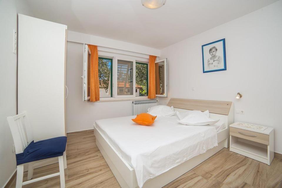Apartmani Stipan Brela Bagian luar foto