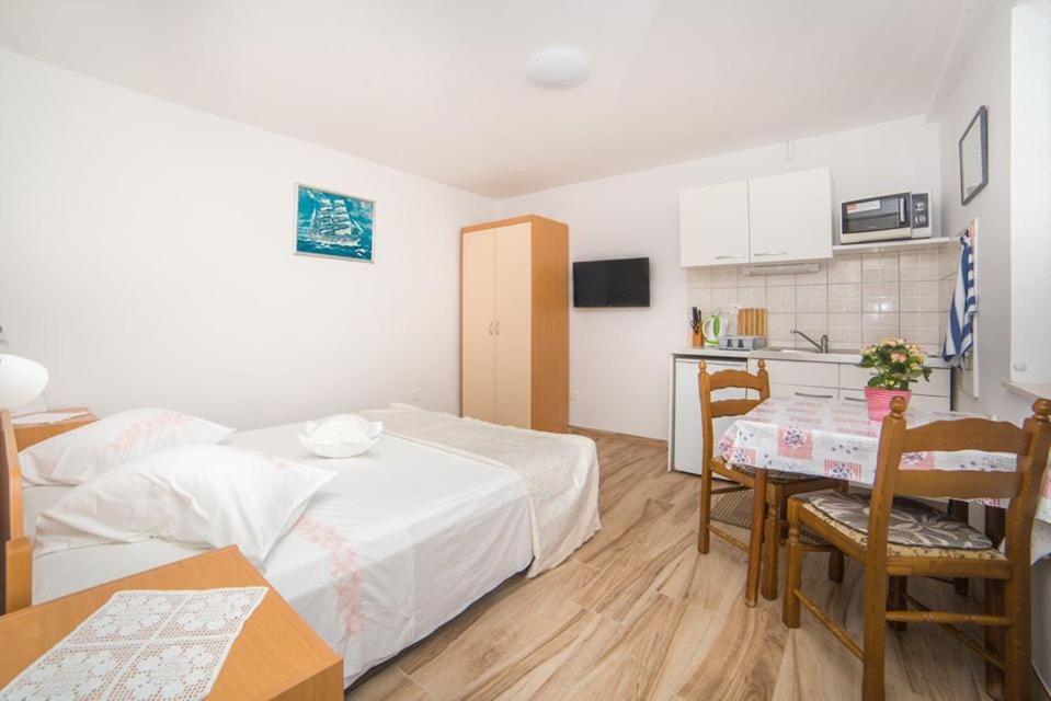 Apartmani Stipan Brela Bagian luar foto