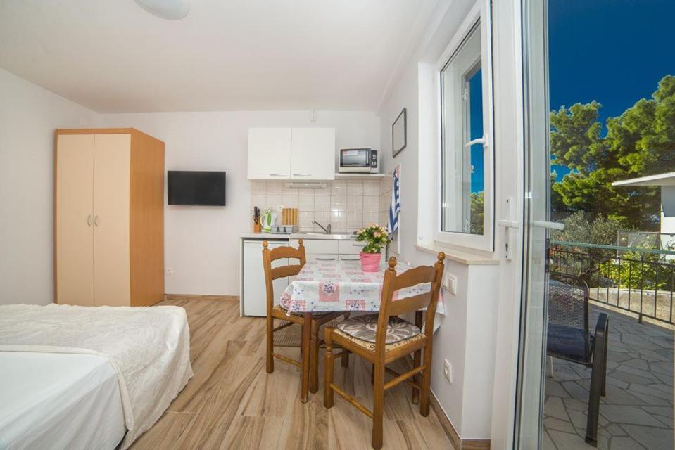 Apartmani Stipan Brela Bagian luar foto