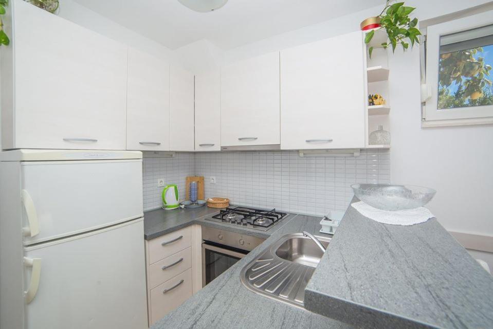 Apartmani Stipan Brela Bagian luar foto