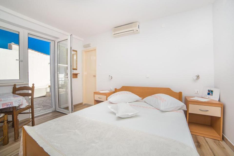 Apartmani Stipan Brela Bagian luar foto