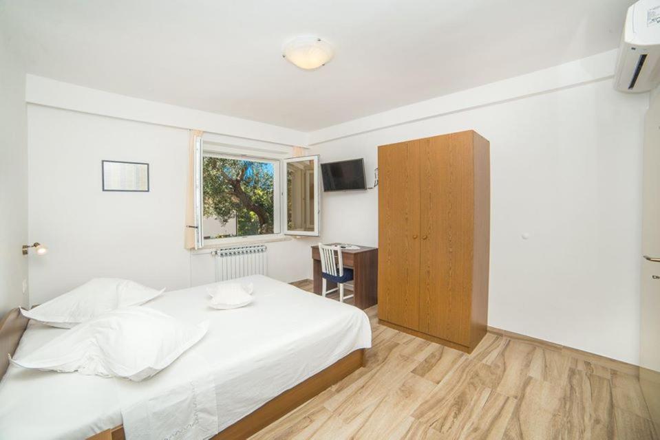 Apartmani Stipan Brela Bagian luar foto