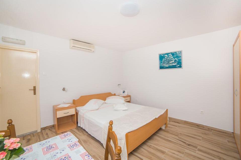 Apartmani Stipan Brela Bagian luar foto